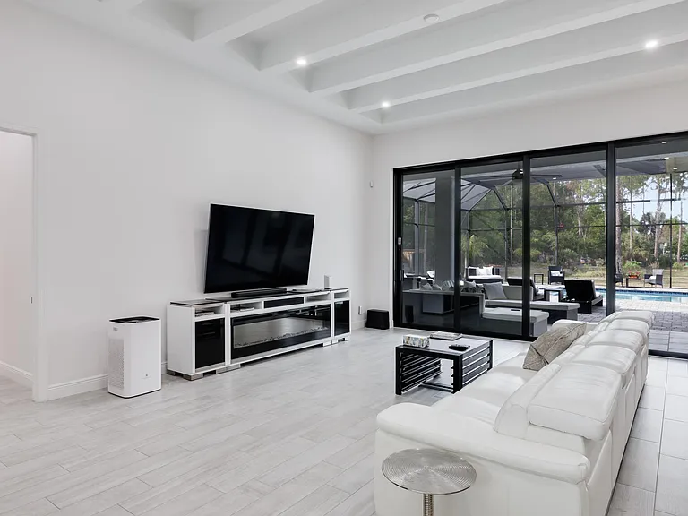 6423 Livingston Woods Ln — Photo 15