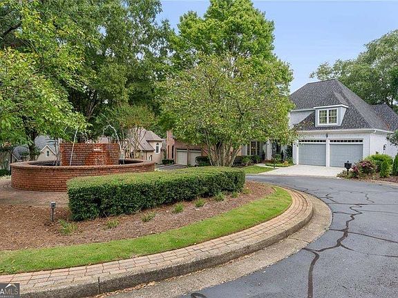 2nd image of 4581 Fountain Dr NE