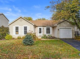 845 Pin Oak Cir, Cary, IL 60013