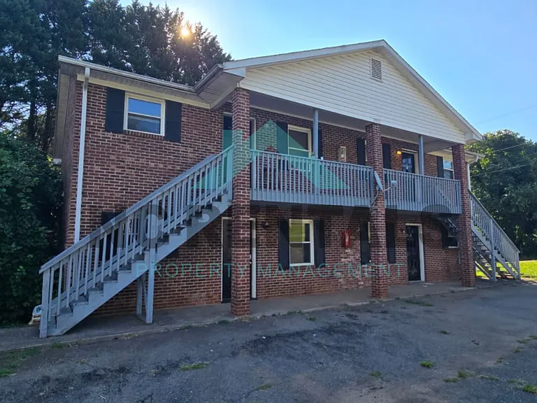 2559 Green Oaks Ct #B — Photo 1