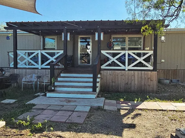 275 West Trl, Pleasanton, TX 78064