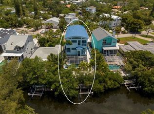 472 Island Cir, Sarasota, FL 34242