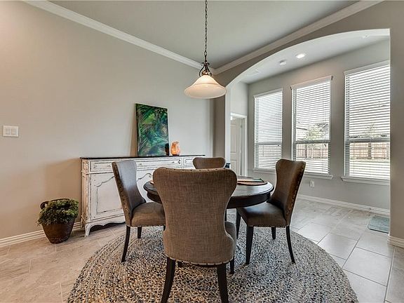 5th image of 2955 Pine Creek Way