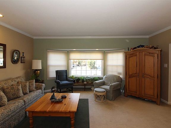 3rd image of 68 Sheryl Cres