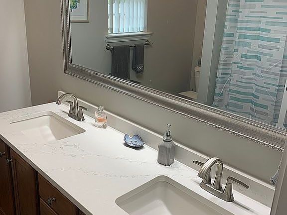 New quartz countertop/sinks 