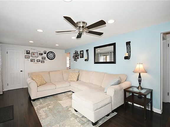 4th image of 450 Elaine Dr