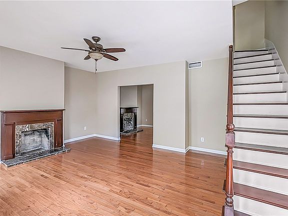 2nd image of 615 Price St