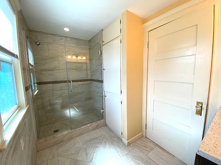 832 Georgia St #B — Photo 15