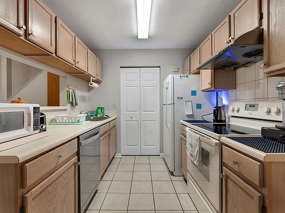 5th image of 796 Timberwood Cir E