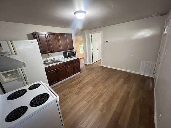 2nd image of 828 W Scott Ave #A
