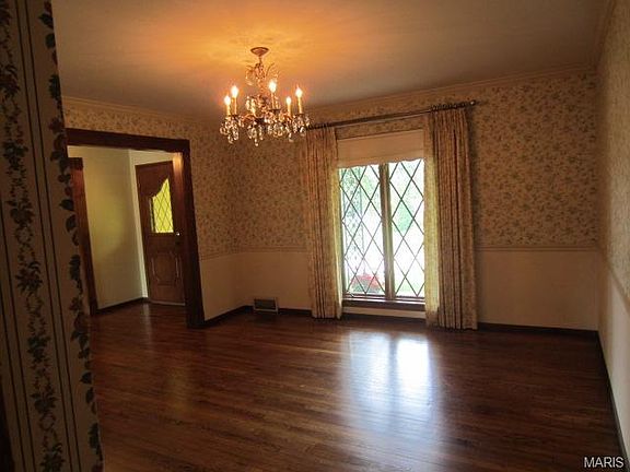3rd image of 10015 Courtwick Cir