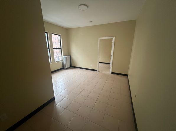 2292 Bathgate Ave APT B4