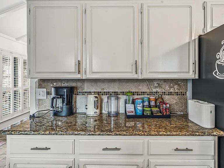8426 Edgemoor Dr — Photo 14