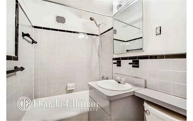 Rented by Douglas Elliman | media 22