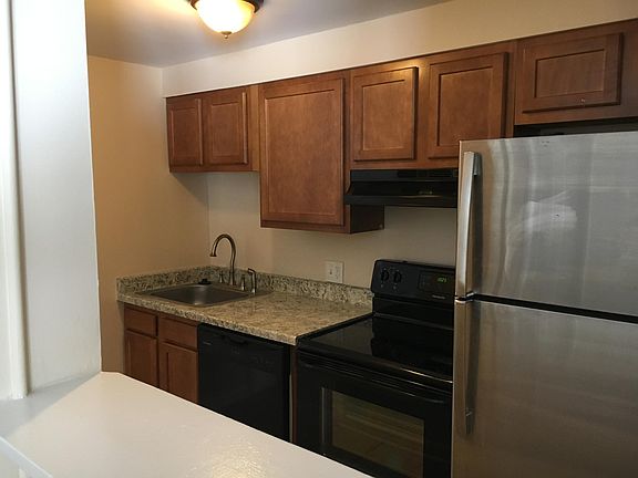 4th image of 48 S Lake Ave APT 9