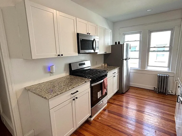 14 Simpson Ave — Photo 4