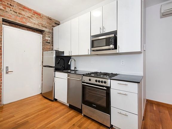 3rd image of 72 Thompson St APT 3C