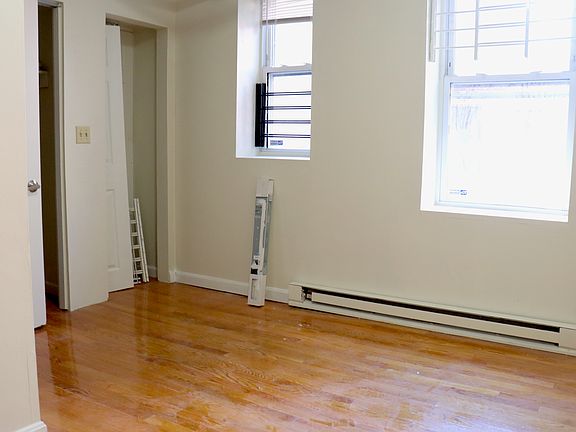 2nd image of 165 Hemenway St APT B2