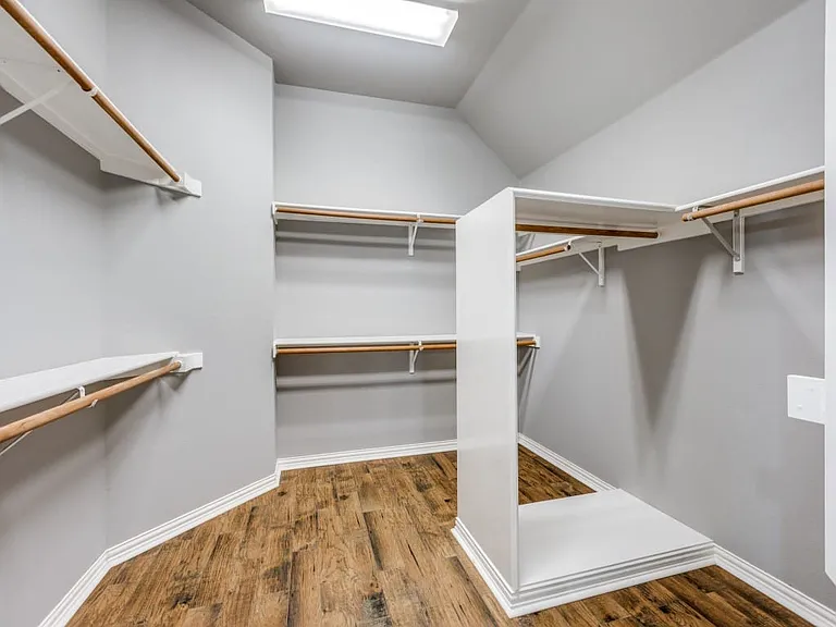 4684 Old Pond Dr — Photo 8