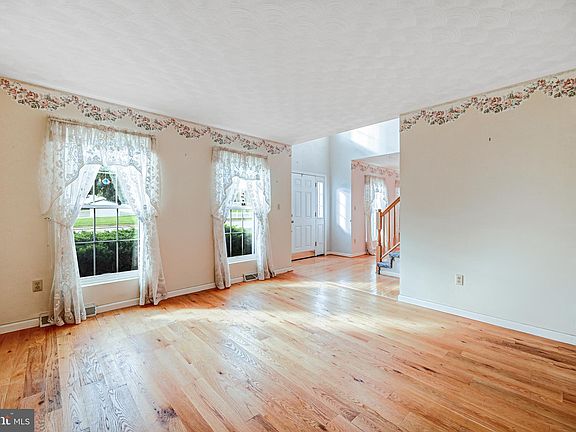 5th image of 43 Kennard Dale Ave