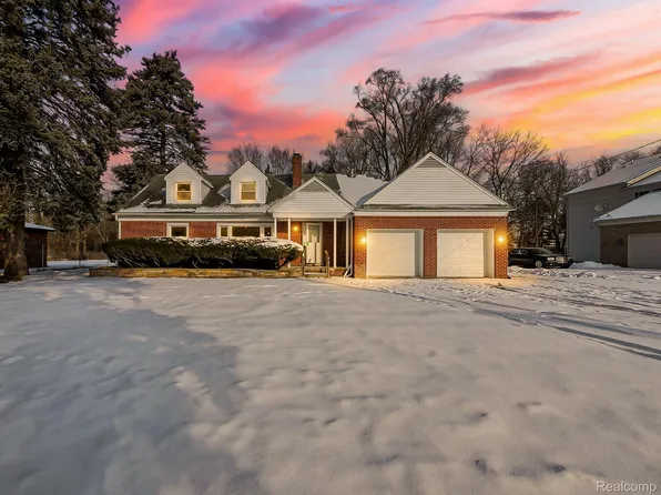 18618 W Nine Mile Rd, Southfield, MI 48075