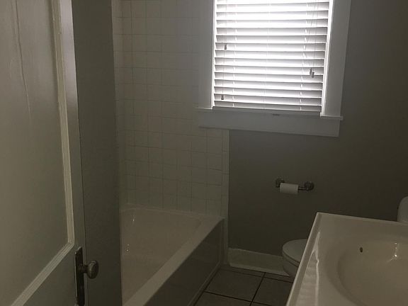 5th image of 816 Nutwood St
