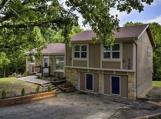 21706 W 70th St, Shawnee, KS 66218