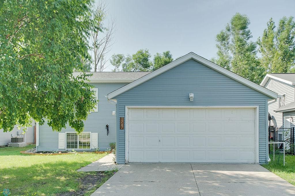 1747 Huntington Dr, West Fargo, ND 58078 | Zillow