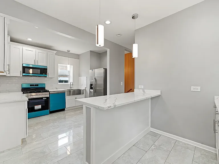 4819 W Superior St — Photo 8