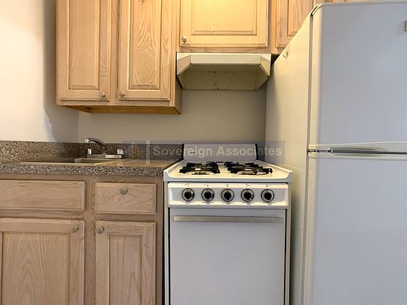 5th image of 936 W End Ave APT C4