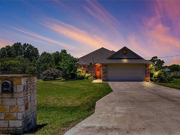 3rd image of 3914 Mountain Vista Dr