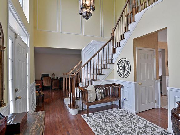 2nd image of 21 Maria Dr
