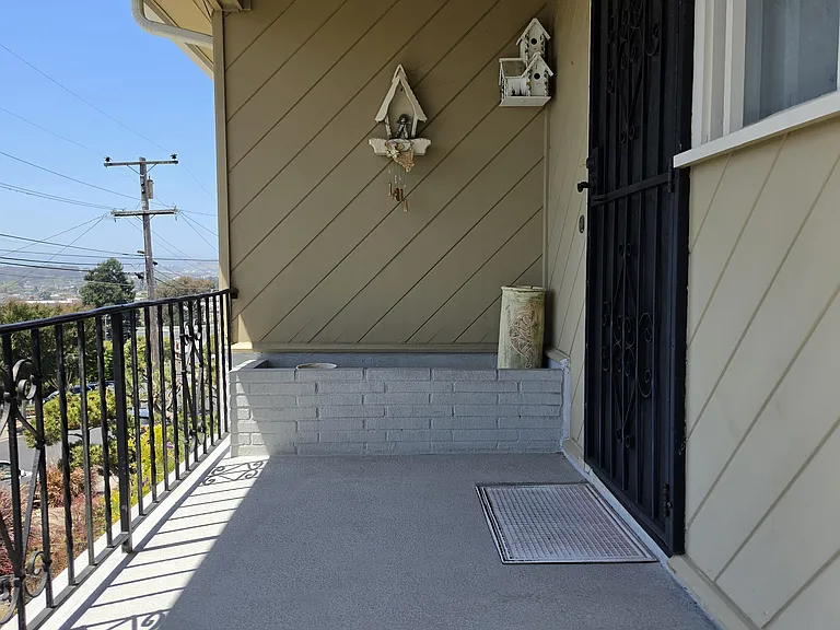 1744 Wesley Ave — Photo 54