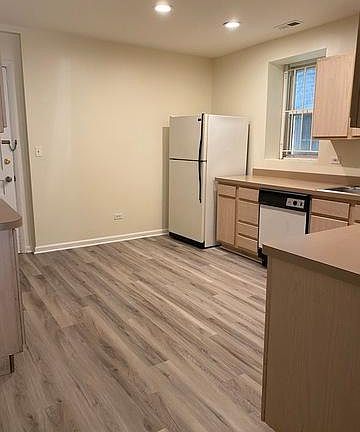 4th image of 2315 N Oakley Ave #G