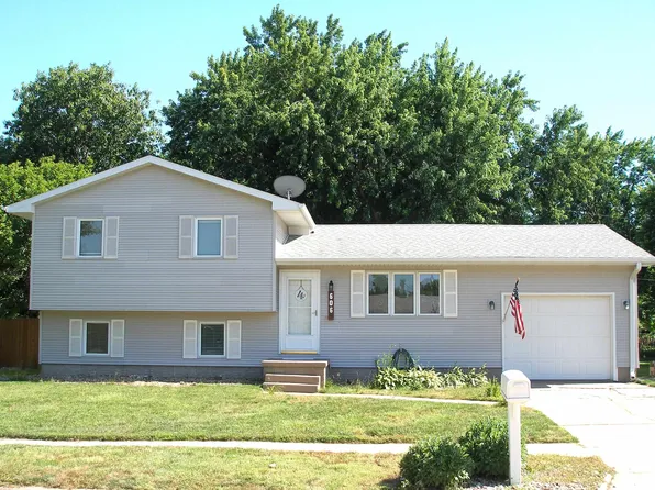 606 W 10th St, Kearney, NE 68845