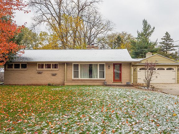 2nd image of 3004 Fleetwood Dr