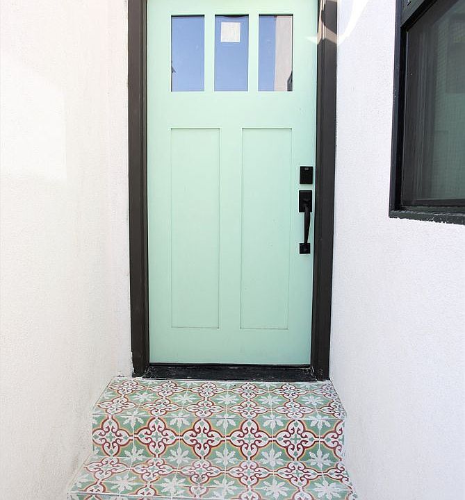 1st image of 1097 S Plymouth Blvd #10345214