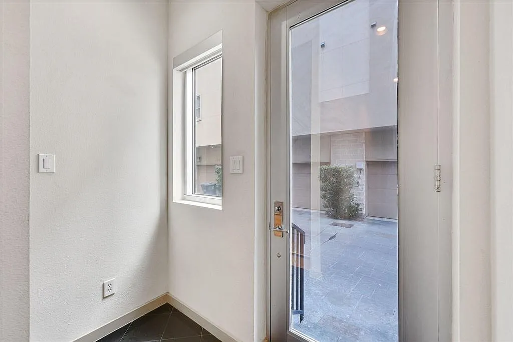 2 bed, 1799 sqft, $2,850 — Photo 2