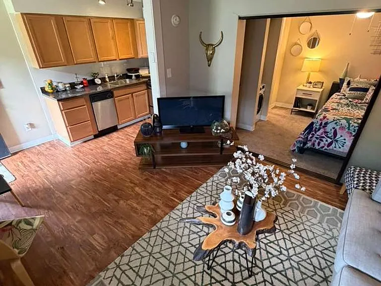 1810 Lafayette Pl — Photo 3