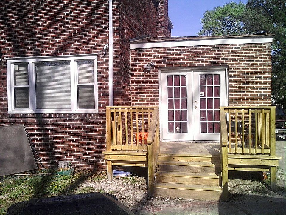 2nd image of 1011 Oaklawn Ave