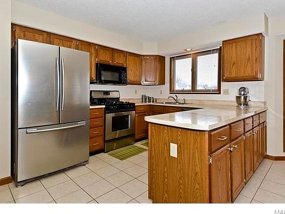 Gas stove and built-in microwave