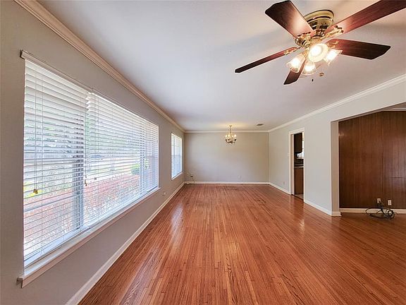 3rd image of 10910 Cedarhurst Dr