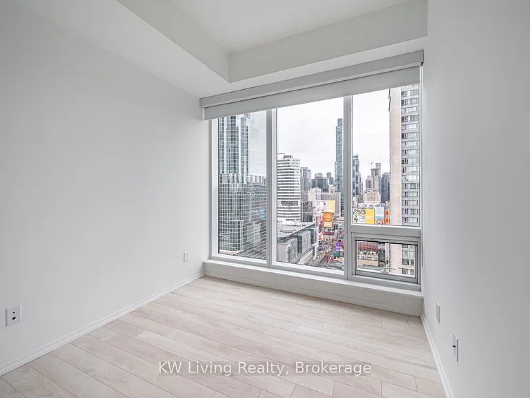 197 Yonge St #2102 — Photo 9