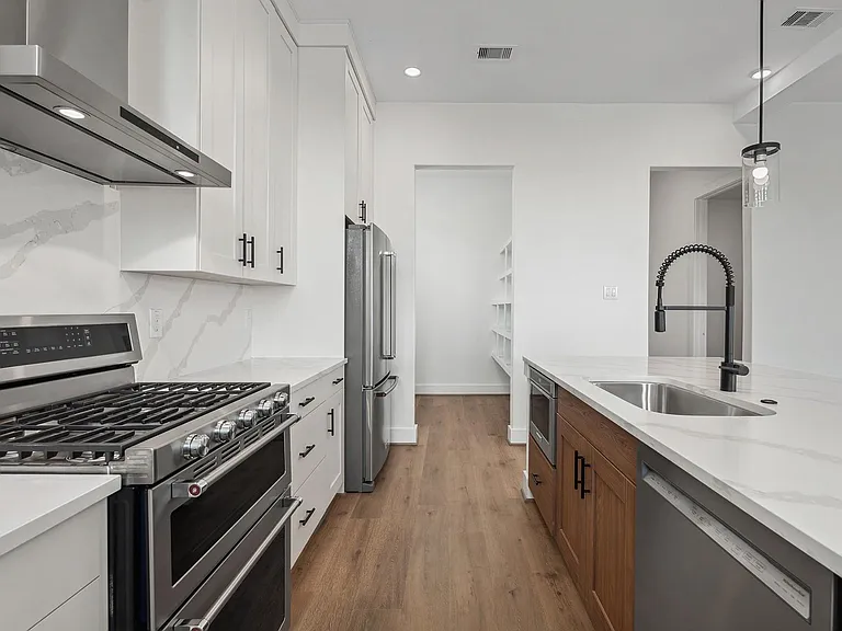1820 Drover Ln — Photo 8
