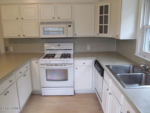 4th image of 4051 Chadwick Ave NE