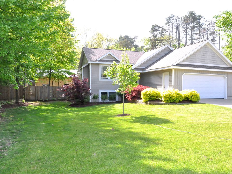 1st image of 732 N 144th Ave
