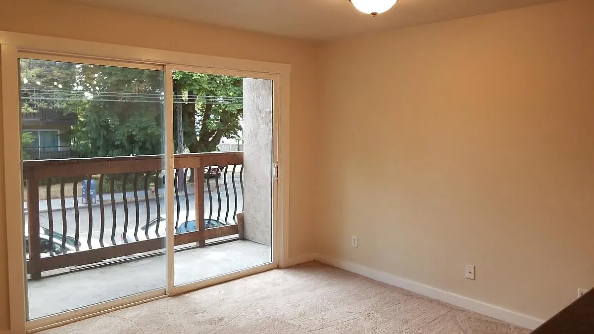3 bed, 1300 sqft, $3,750 — Photo 1