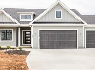 2047 SW Hook Farm Dr, Lees Summit, MO 64082