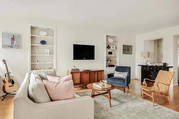 Sold by Compass | media 2