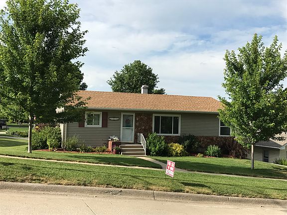 2nd image of 1003 E Saint Clair St
